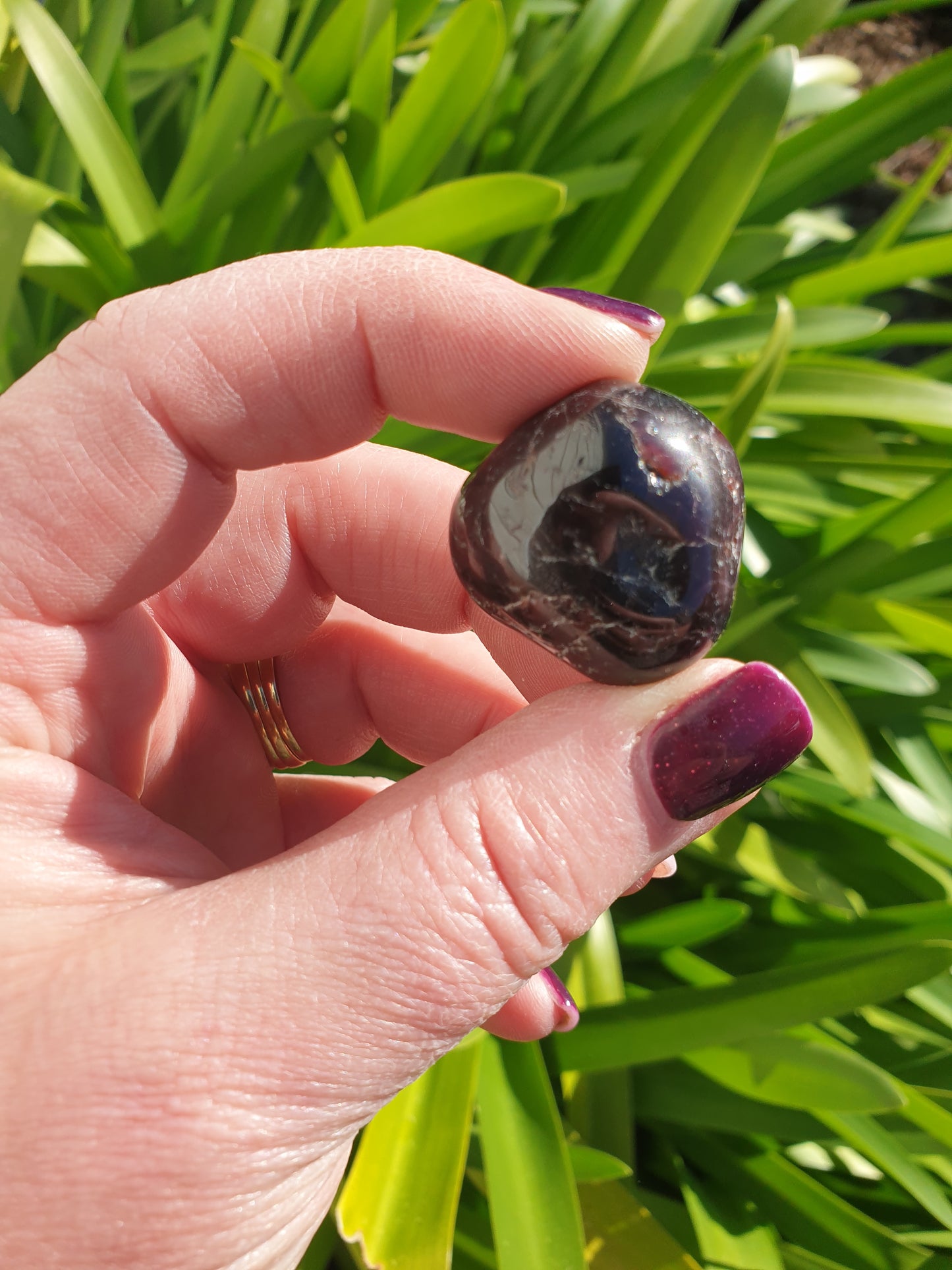 Garnet Tumbled Stone Medium