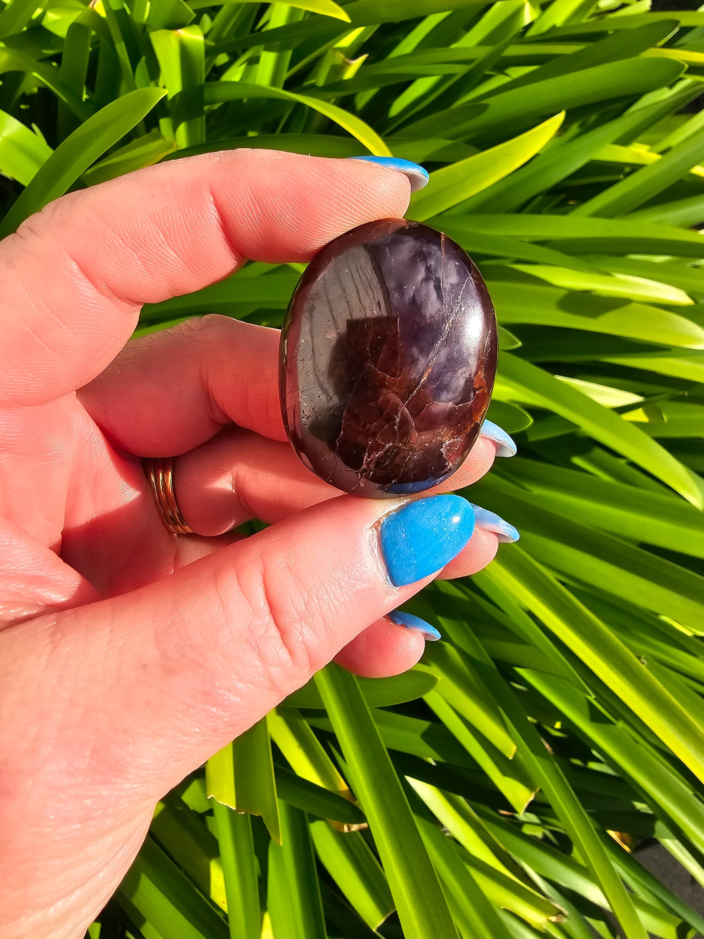 Garnet Small Palm Stone